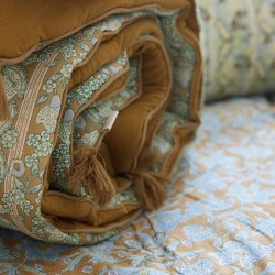 Edredon, bout de lit ou sofa cover bohème fleuri vert