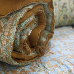 Edredon, bout de lit ou sofa cover bohème fleuri vert